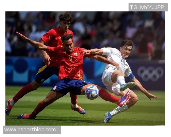 因暴雨导致球场积水严重欧协联一场比赛被迫中断引发关注