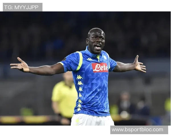 那不勒斯主席德劳伦蒂斯与利雅得胜利CEO合影展示C罗球衣引发热议