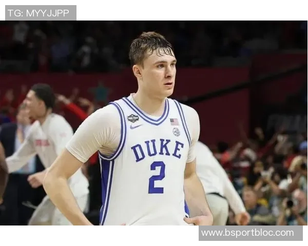 弗拉格谈与浓眉的配合策略努力最大化他的优势与团队融合