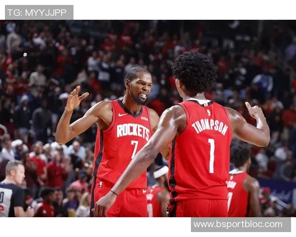 狄龙与火箭球员深情拥抱展现真爱情怀温暖全场