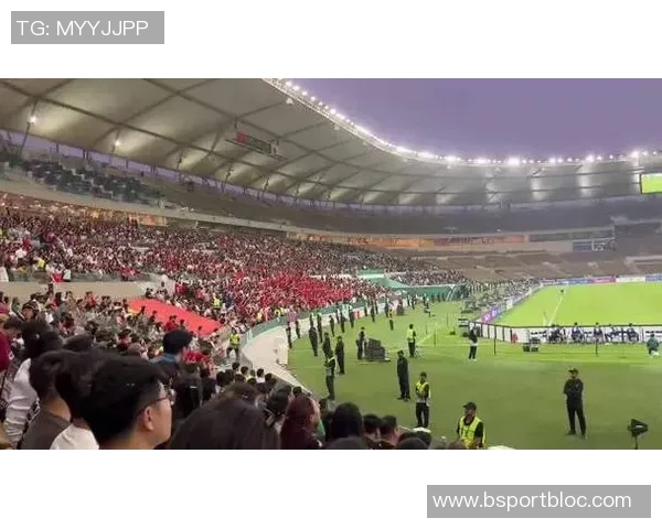 河南球迷热情高涨超21000人齐聚苏州助力足协杯决赛