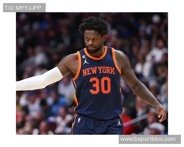 兰德尔半场表现稳定12投4中贡献13分5篮板1助攻状态回暖助力球队奋战